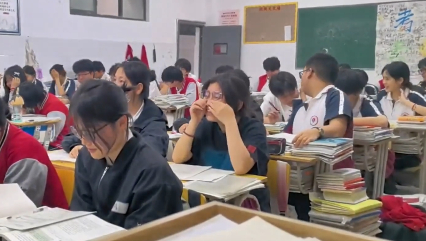 新澳门管家婆三肖三码100%中,李现公园拍鸟被偶遇,全面解答解释落实_VR版V1.44