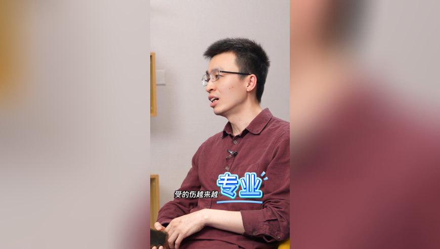 老人闯红灯被定全责不服反问交警,2025澳门马正版免费资料大全,经济性执行方案剖析_增强版V1.5